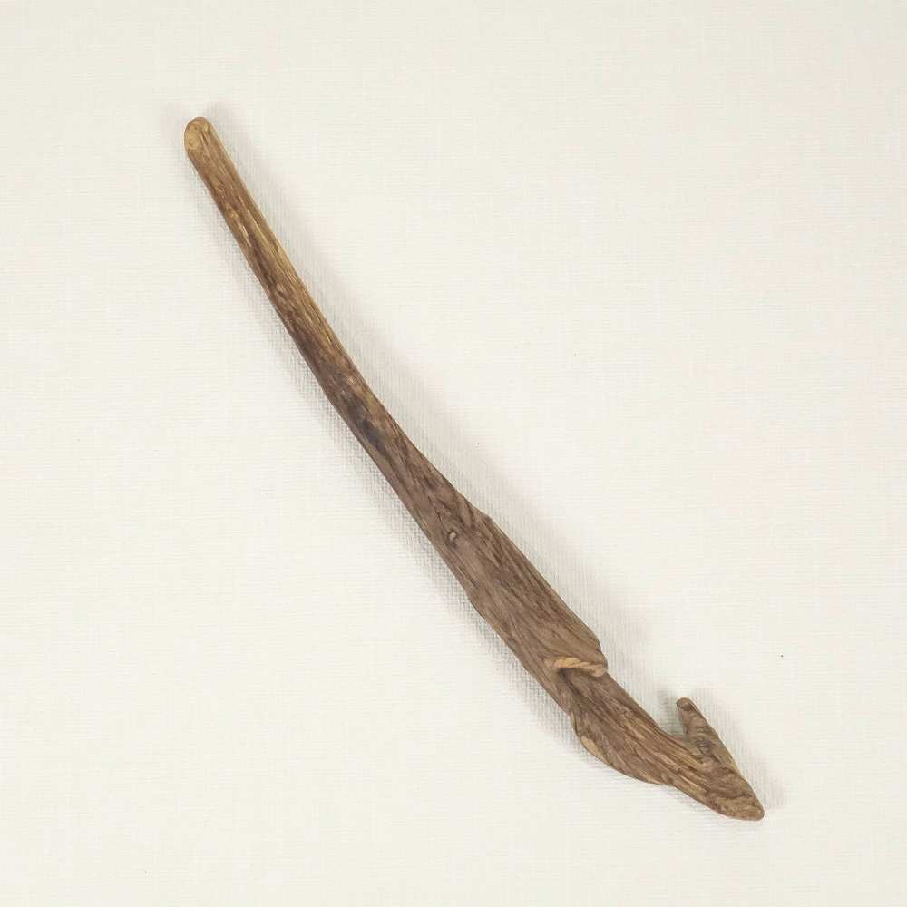 【温泉流木】かぎ針のような形状の上質な枝流木 枝 流木素材 インテリア素材 木材