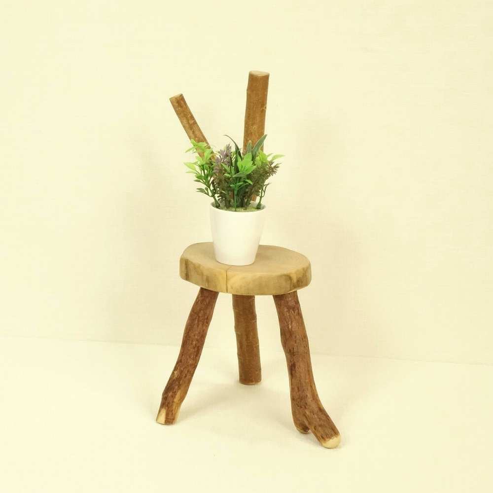 【温泉流木】かわいいバランスの椅子型飾り台スタンド003木の皮付きしっかり枝 台座 流木インテリア