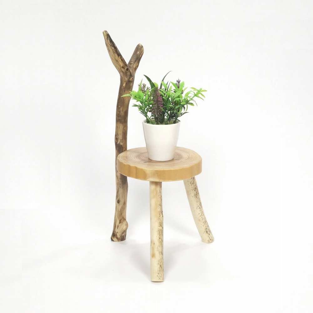 【温泉流木】椅子型かわいい丸太の飾り台スタンド002色の違う枝 置台 ミニ花台 流木インテリア